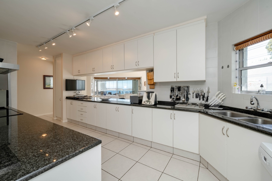 5 Bedroom Property for Sale in Signal Hill Western Cape